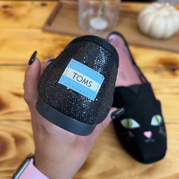 TOMS Classic Black Glow in the Dark Glitter Kitty Slip-ons - Picture 7 of 12